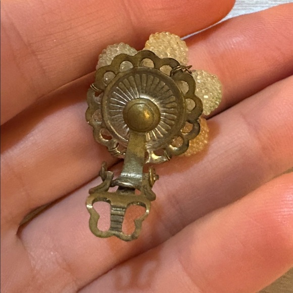 Vintage Beaded clip earing - Picture 6 of 7